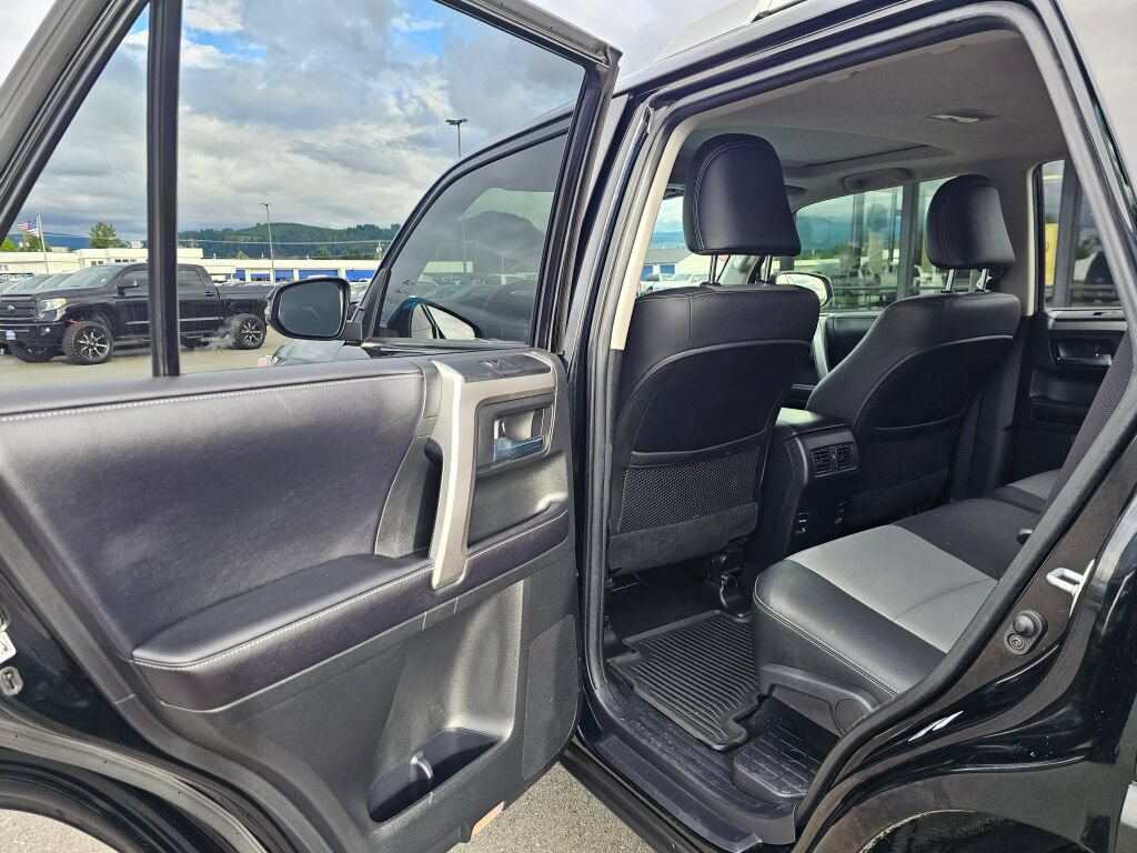 Used 2018 Toyota 4Runner SR5 Premium AWD/4WD image 15
