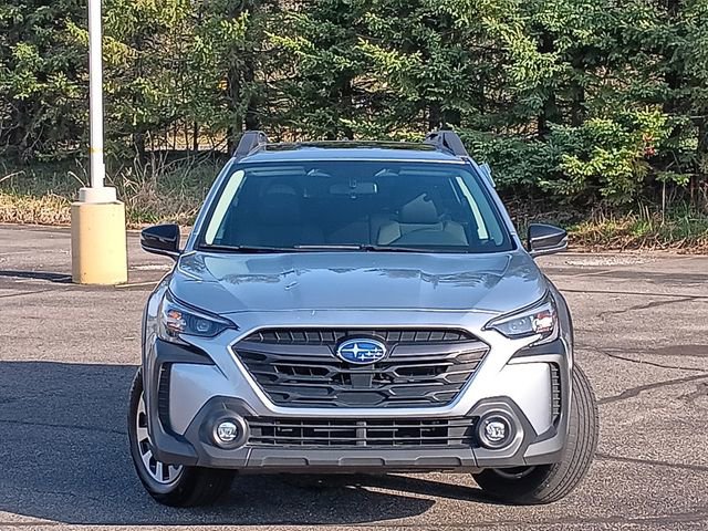 Used 2025 Subaru Outback Premium AWD/4WD image 3