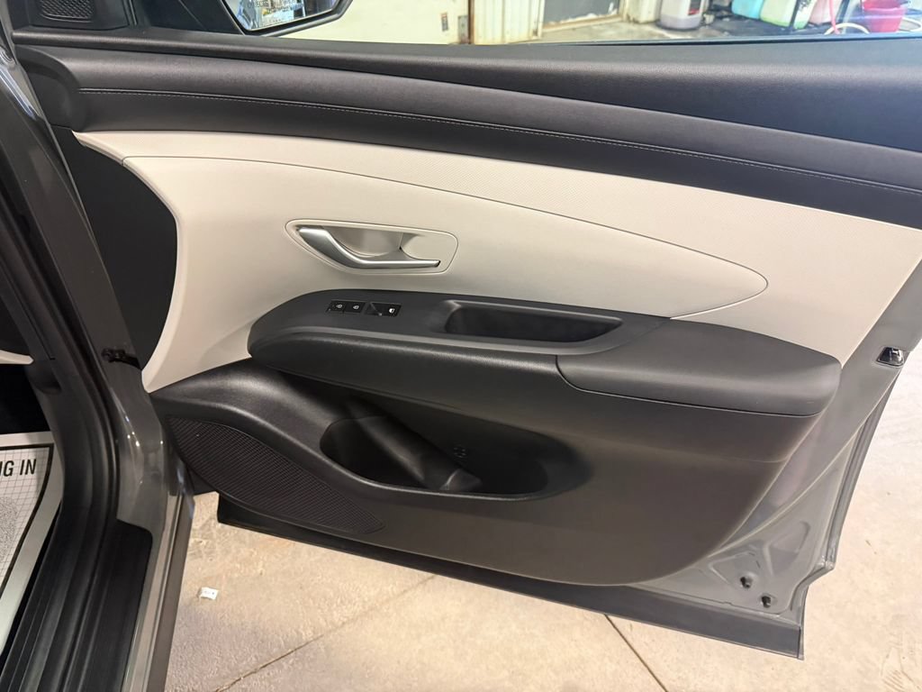 Certified 2025 Hyundai Tucson SE AWD/4WD image 33