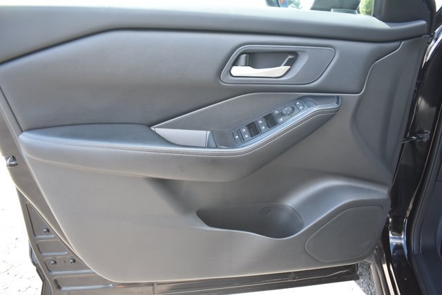 Used 2024 Nissan Rogue SV FWD image 11