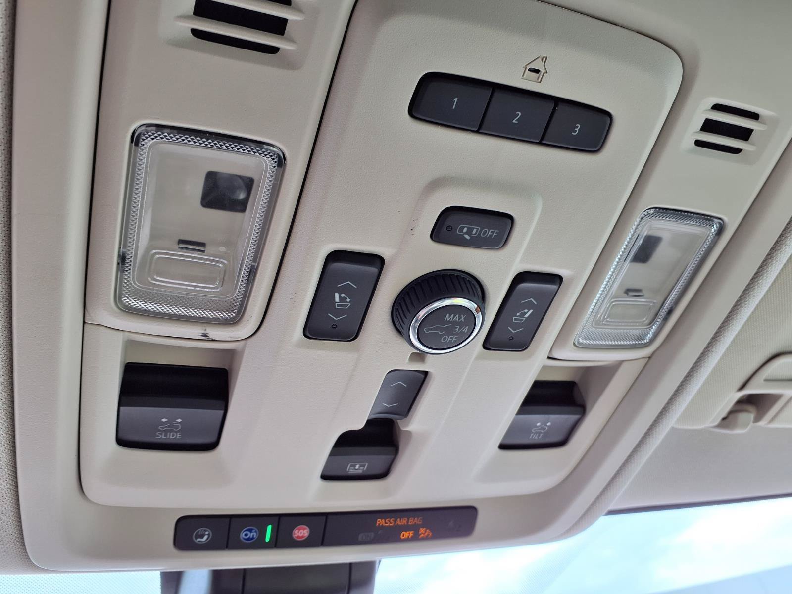 Used 2022 GMC Yukon XL Denali AWD/4WD image 16