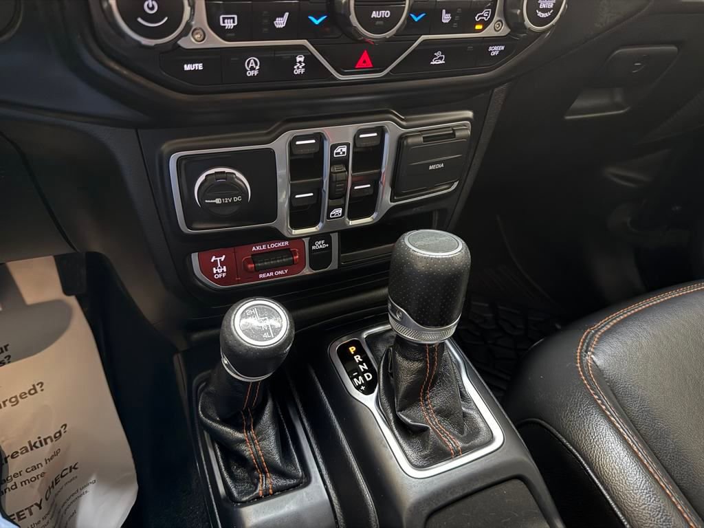 Used 2023 Jeep Gladiator Mojave w/ Cold Weather Group image 15