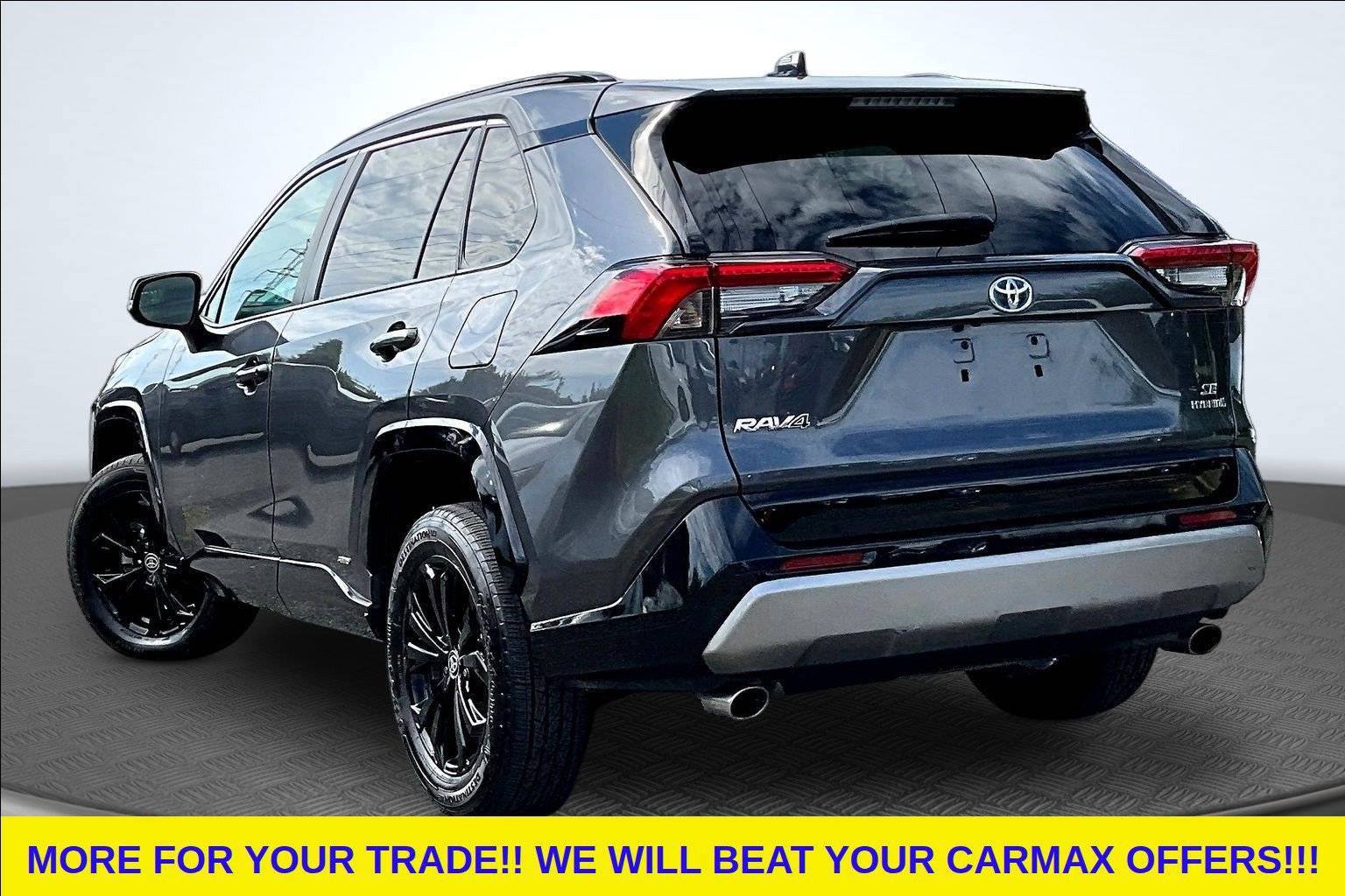 Used 2023 Toyota RAV4 SE AWD/4WD image 4