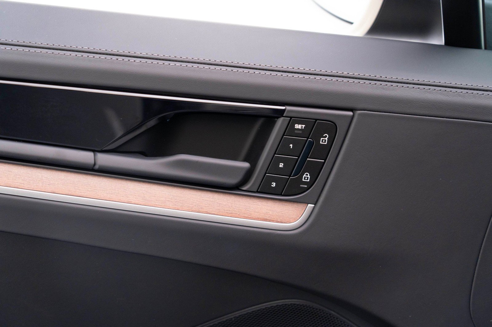 New 2025 Porsche Cayenne image 21