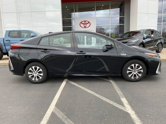 Used 2022 Toyota Prius Prime LE image 2