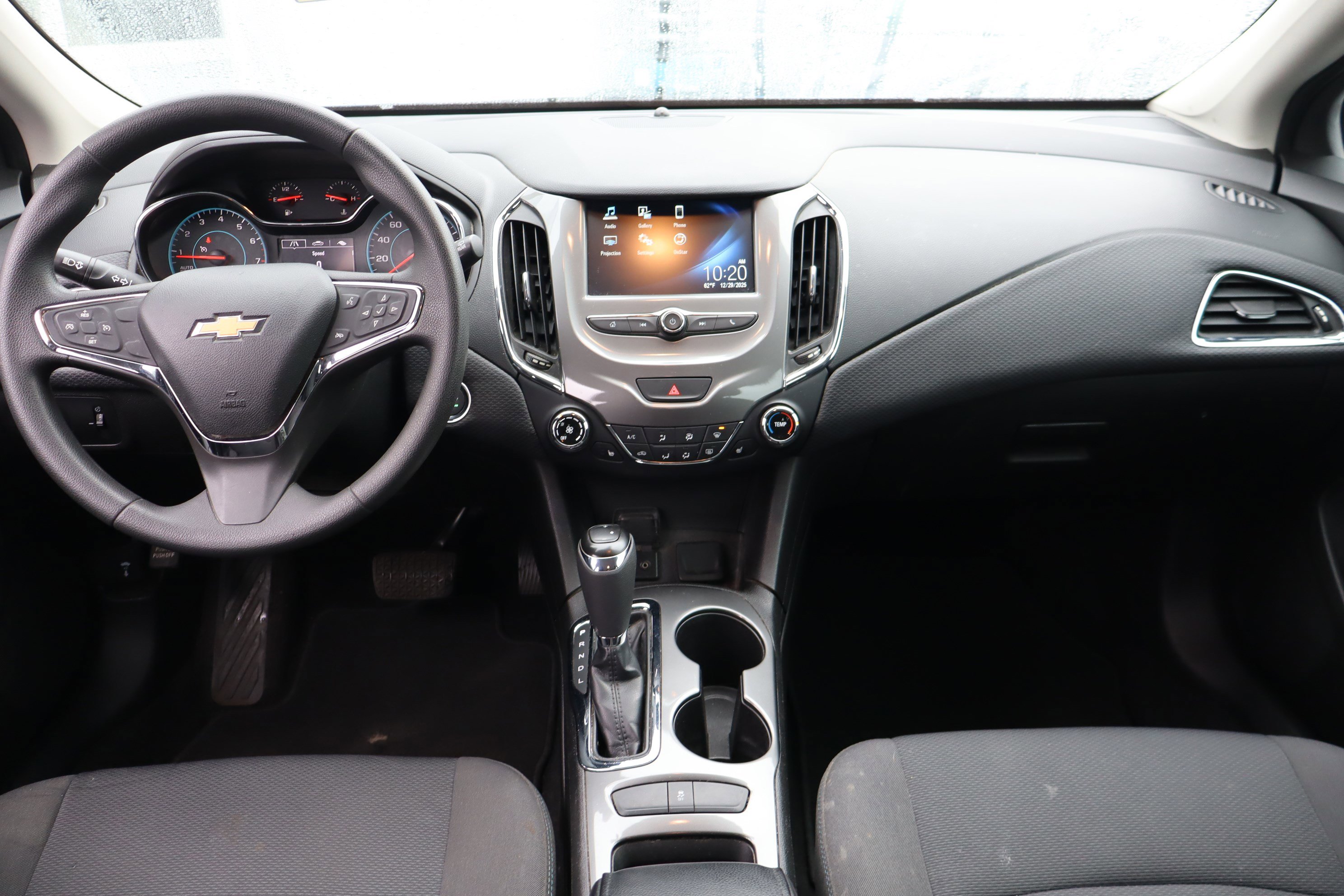 Used 2018 Chevrolet Cruze LT w/ Convenience Package image 14