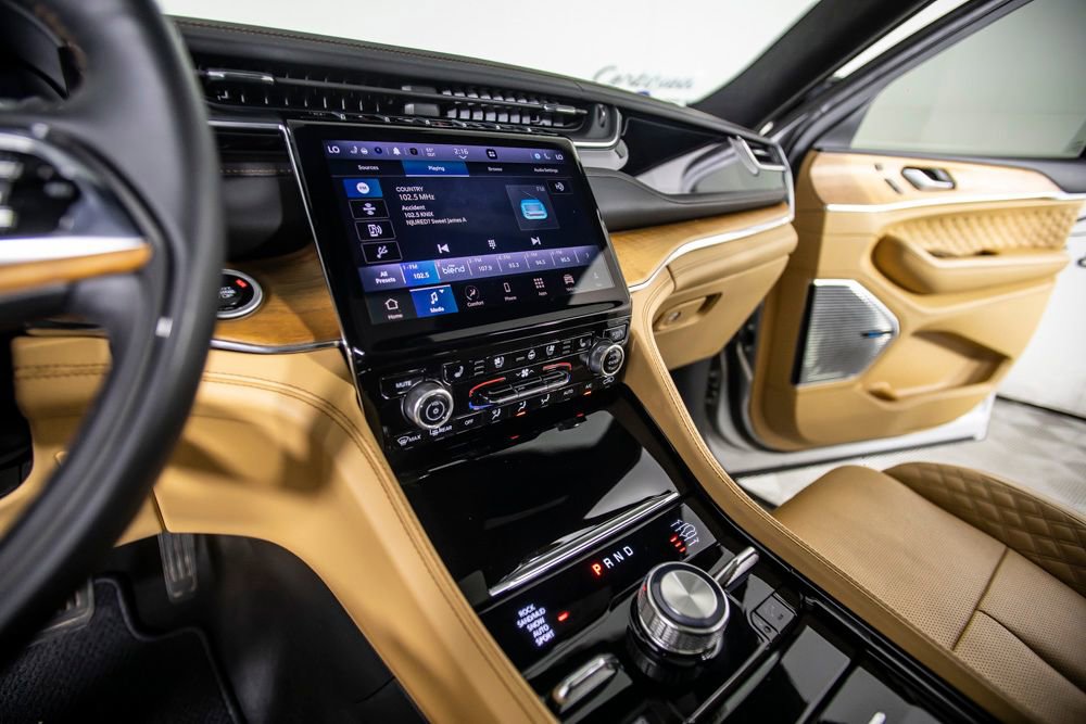 Used 2025 Jeep Grand Cherokee L Summit AWD/4WD image 30