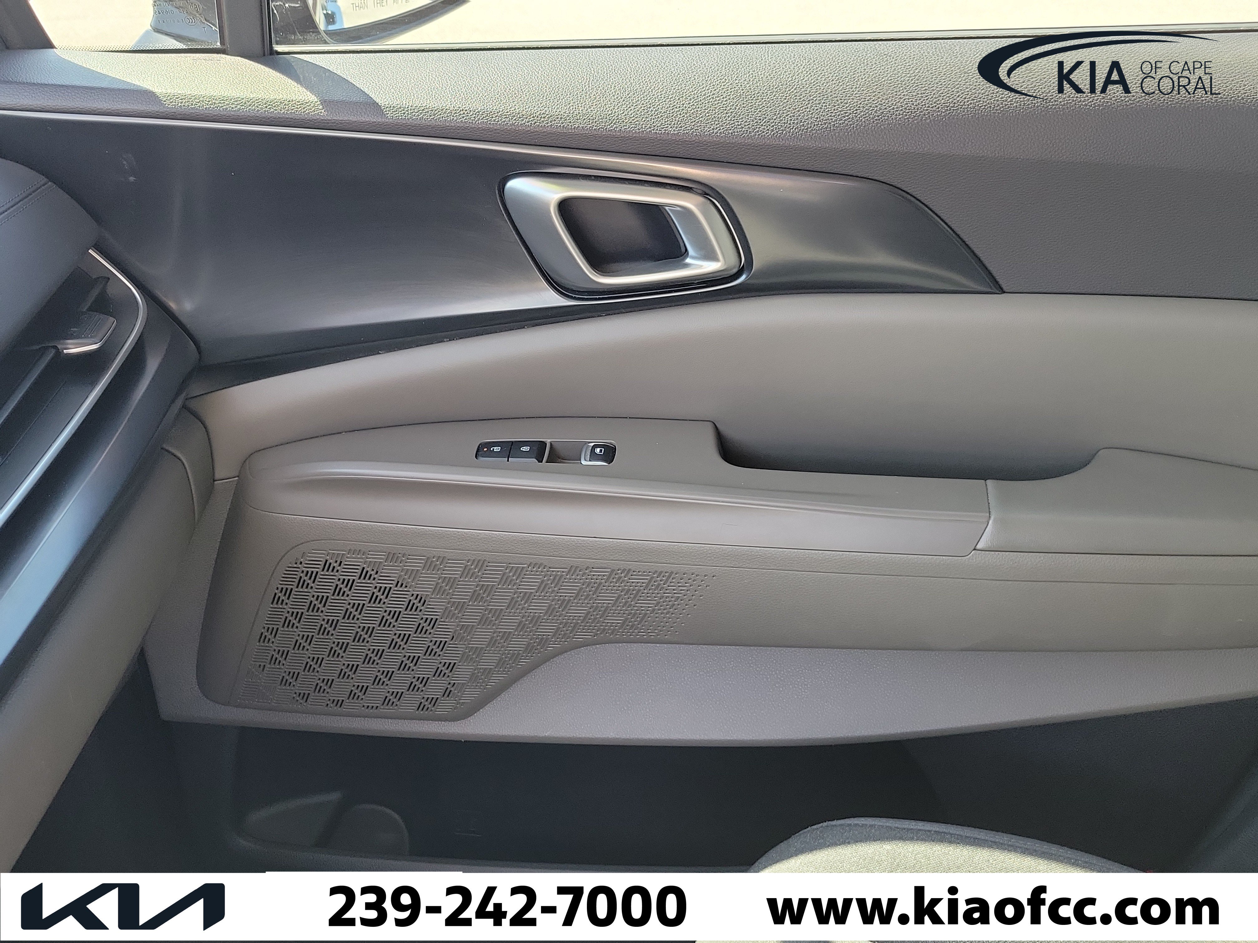 Certified 2025 Kia Carnival LX FWD image 29