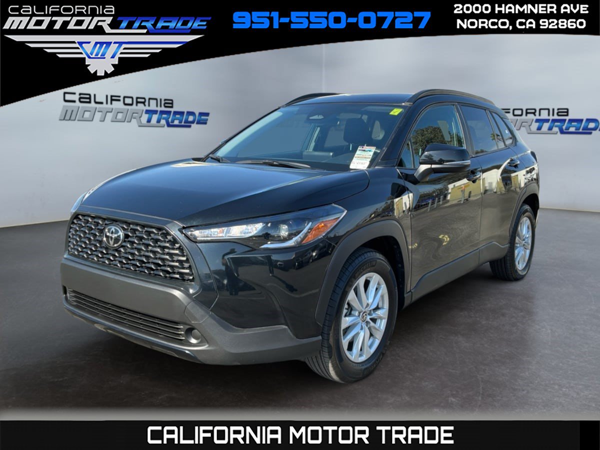 Used 2025 Toyota Corolla Cross LE FWD image 1