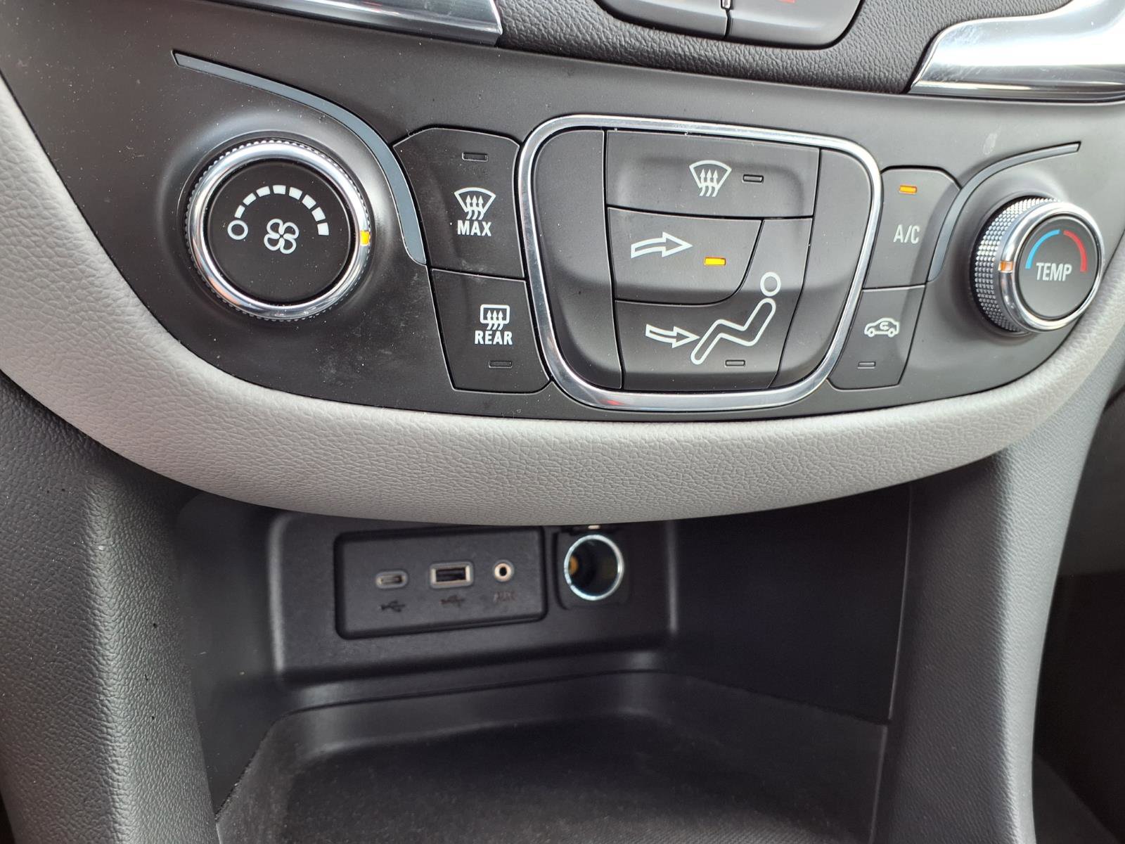 Used 2023 Chevrolet Equinox LS image 10