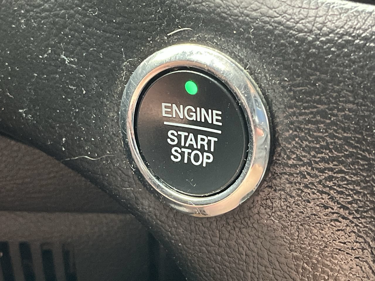 Used 2020 Ford Edge Titanium AWD/4WD image 20