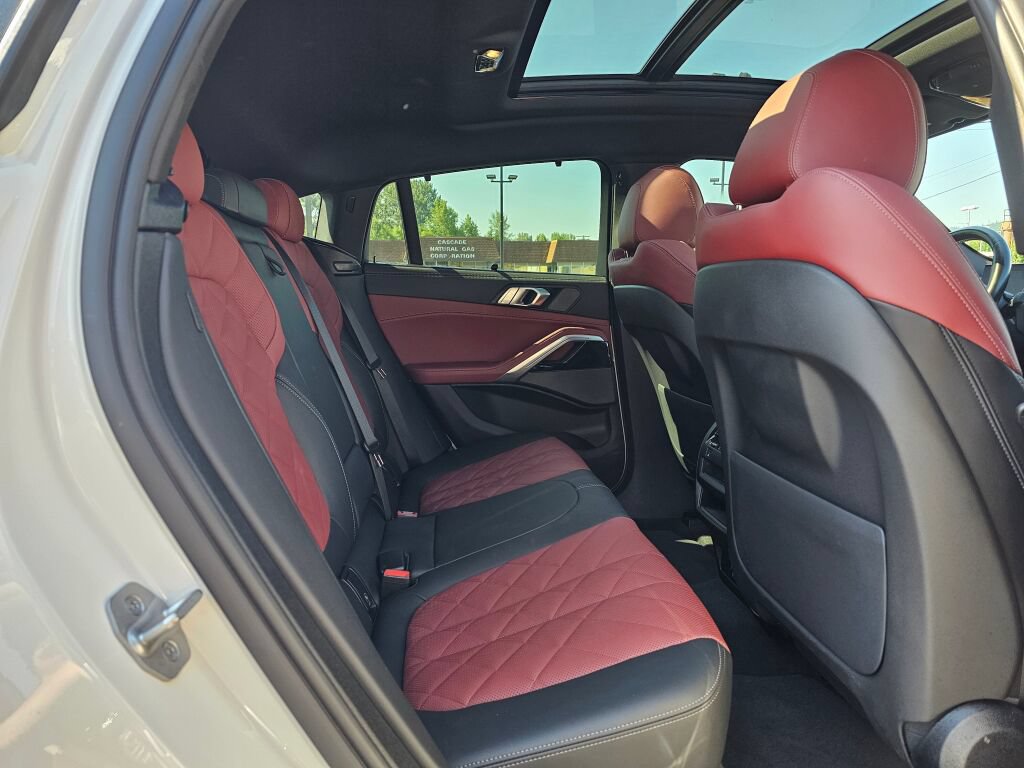 Used 2024 BMW X6 xDrive40i AWD/4WD image 12
