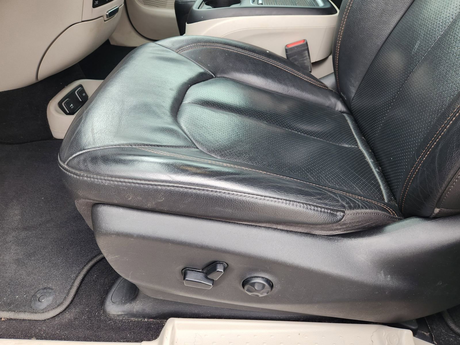 Used 2020 Chrysler Pacifica Touring-L Plus image 27