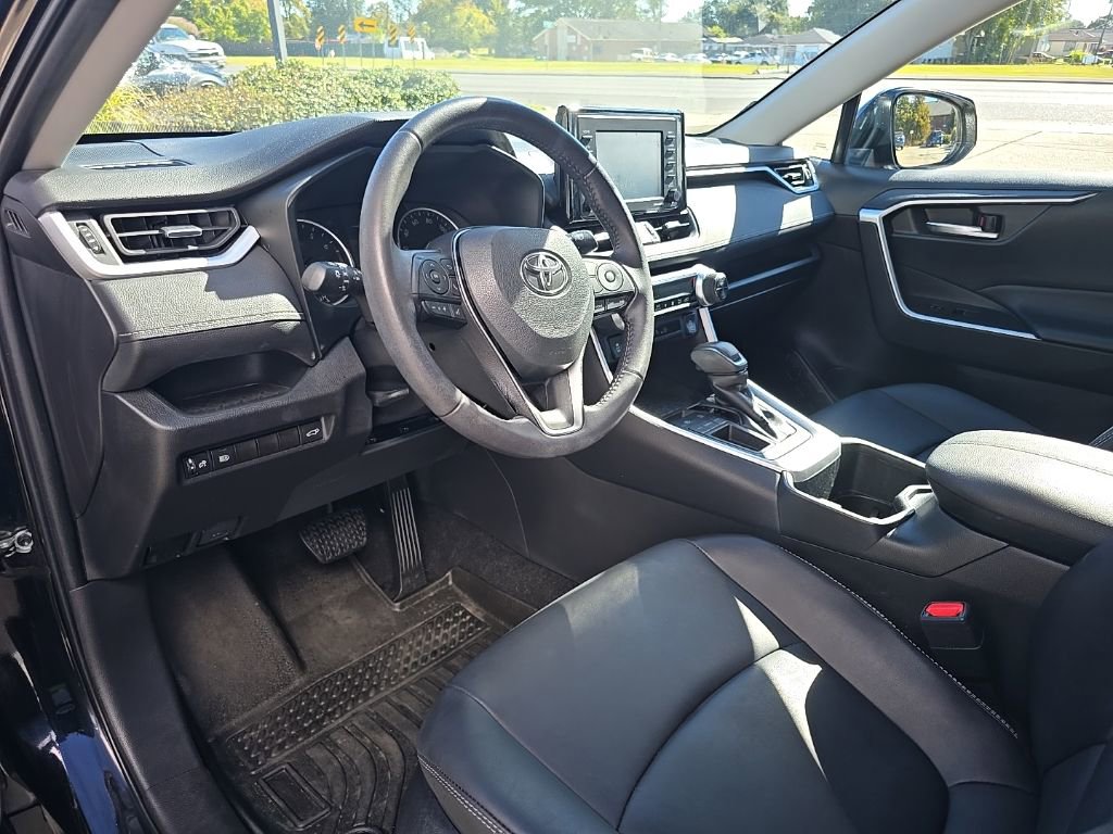 Used 2022 Toyota RAV4 XLE Premium image 8