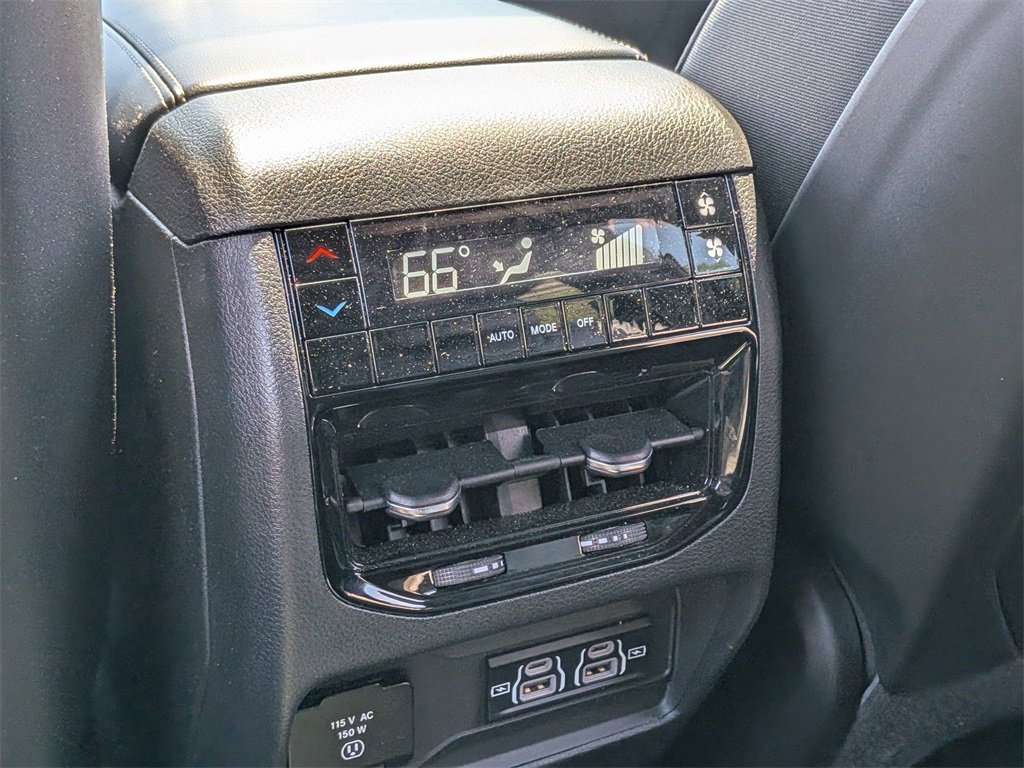 Used 2025 Jeep Grand Cherokee L Altitude image 23