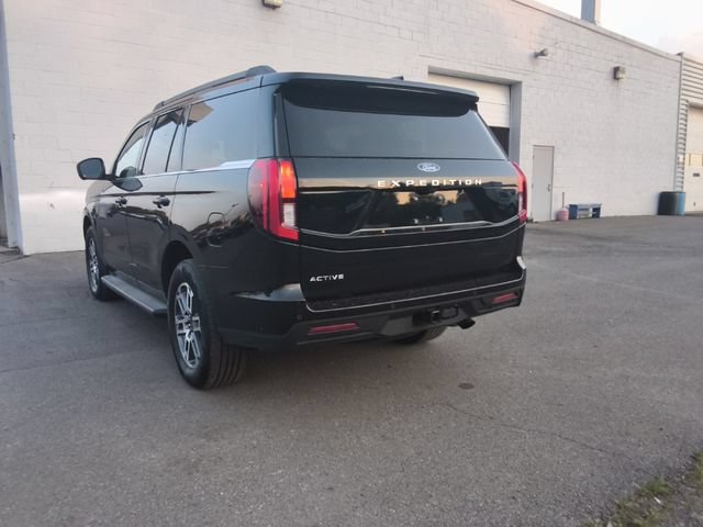 Used 2025 Ford Expedition Active RWD image 9