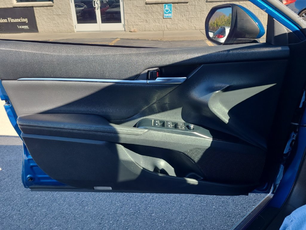 Used 2019 Toyota Camry XSE FWD image 17