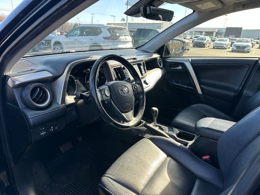 Used 2018 Toyota RAV4 Limited image 9