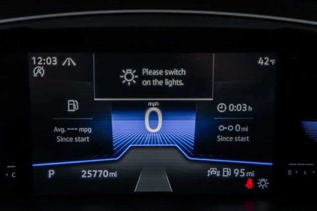 Used 2022 Volkswagen Tiguan SE w/ Panoramic Sunroof Package image 40