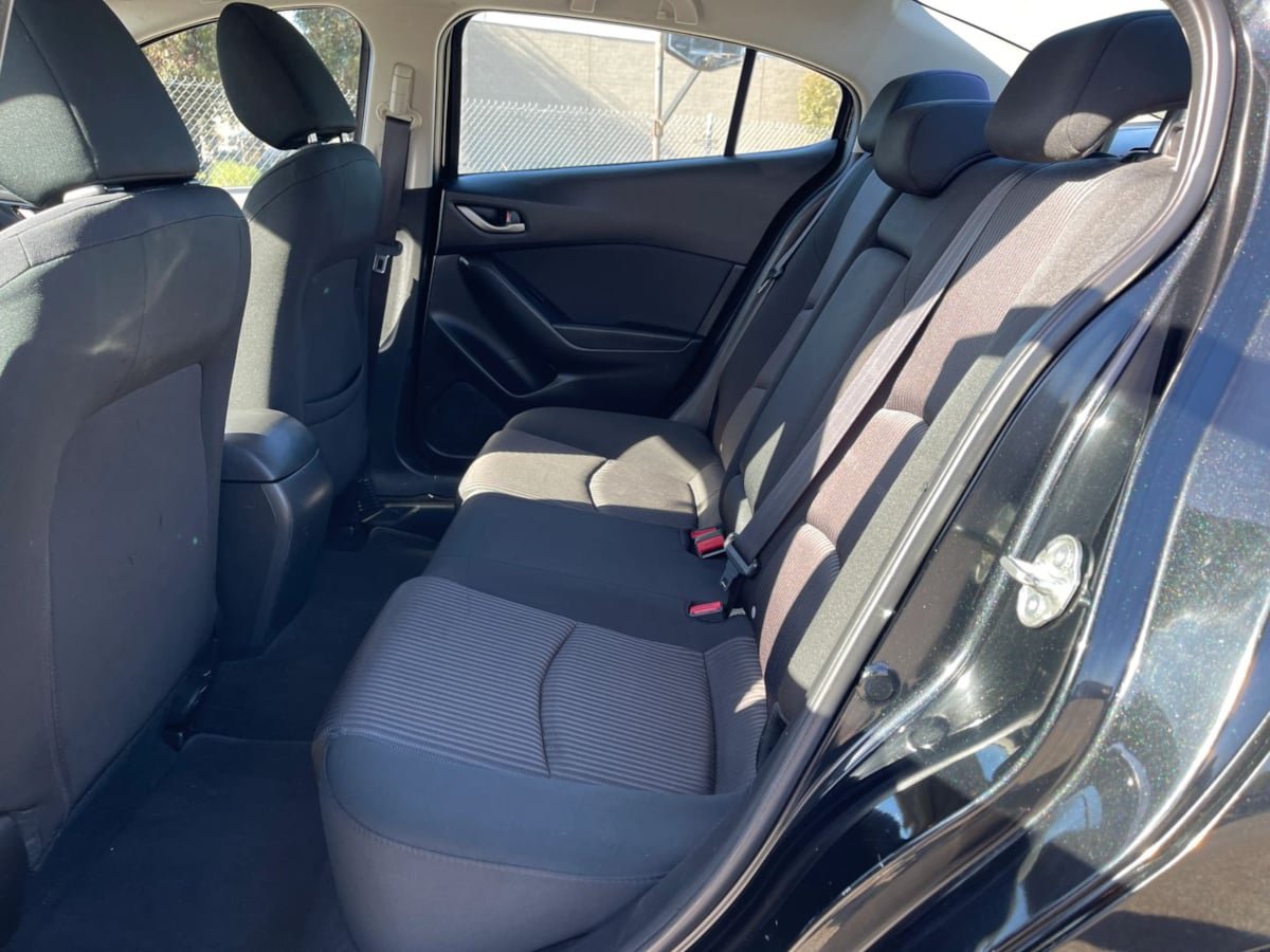 Used 2016 MAZDA MAZDA3 i Sport w/ Preferred Equipment Package FWD image 19