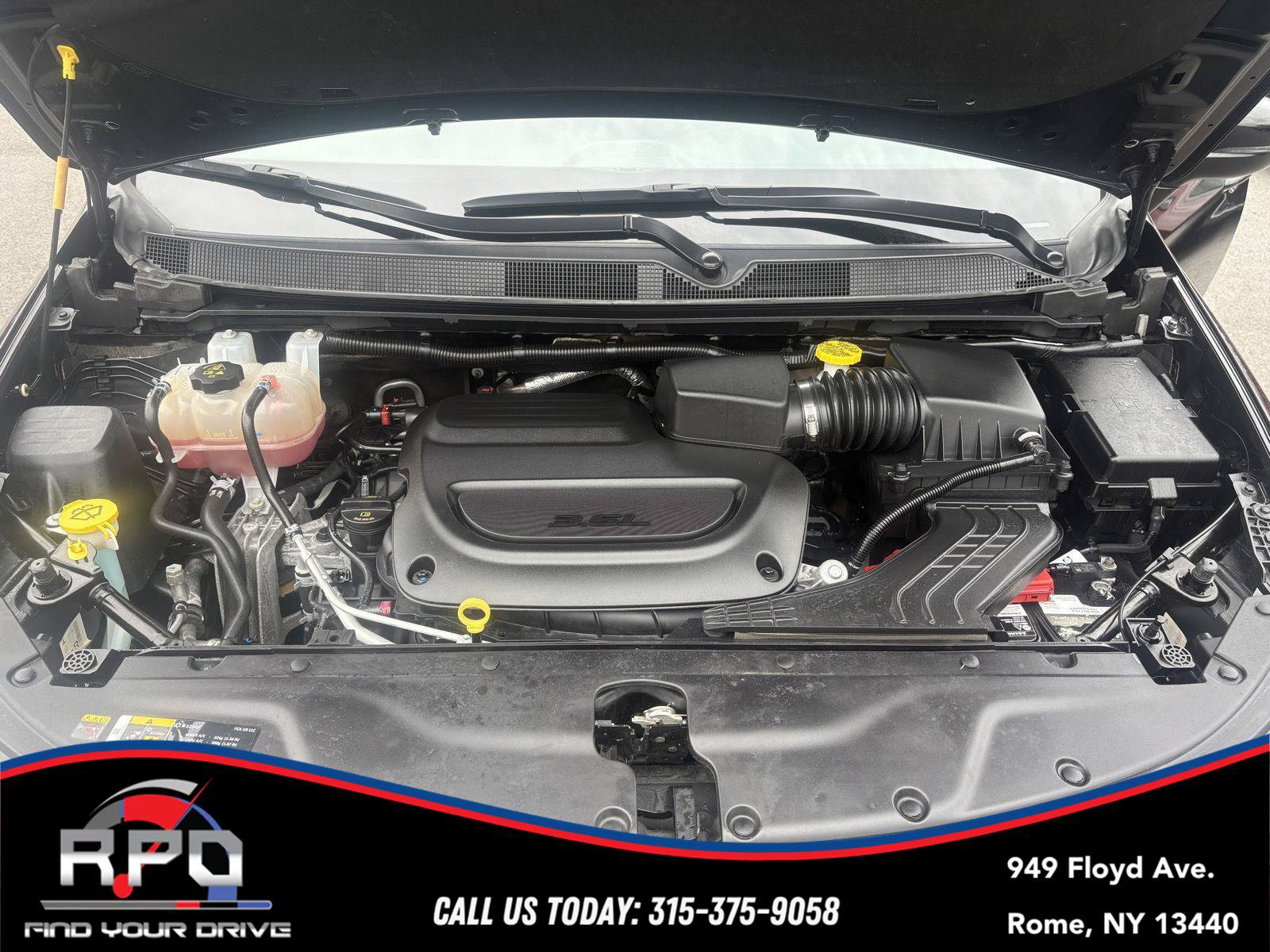 Used 2024 Chrysler Pacifica Touring-L FWD image 13