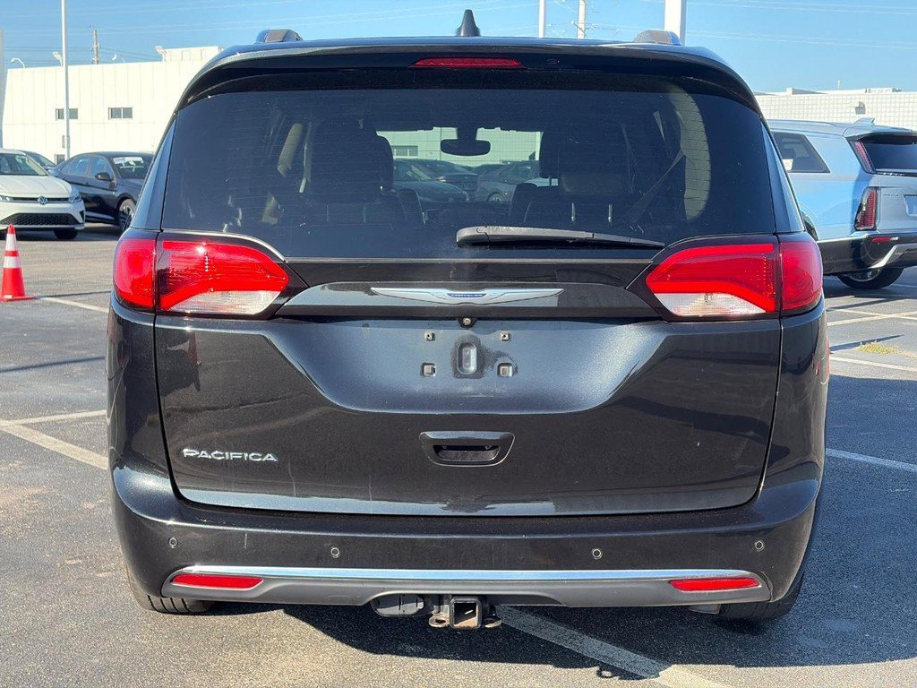 Used 2020 Chrysler Pacifica Touring-L Plus FWD image 6