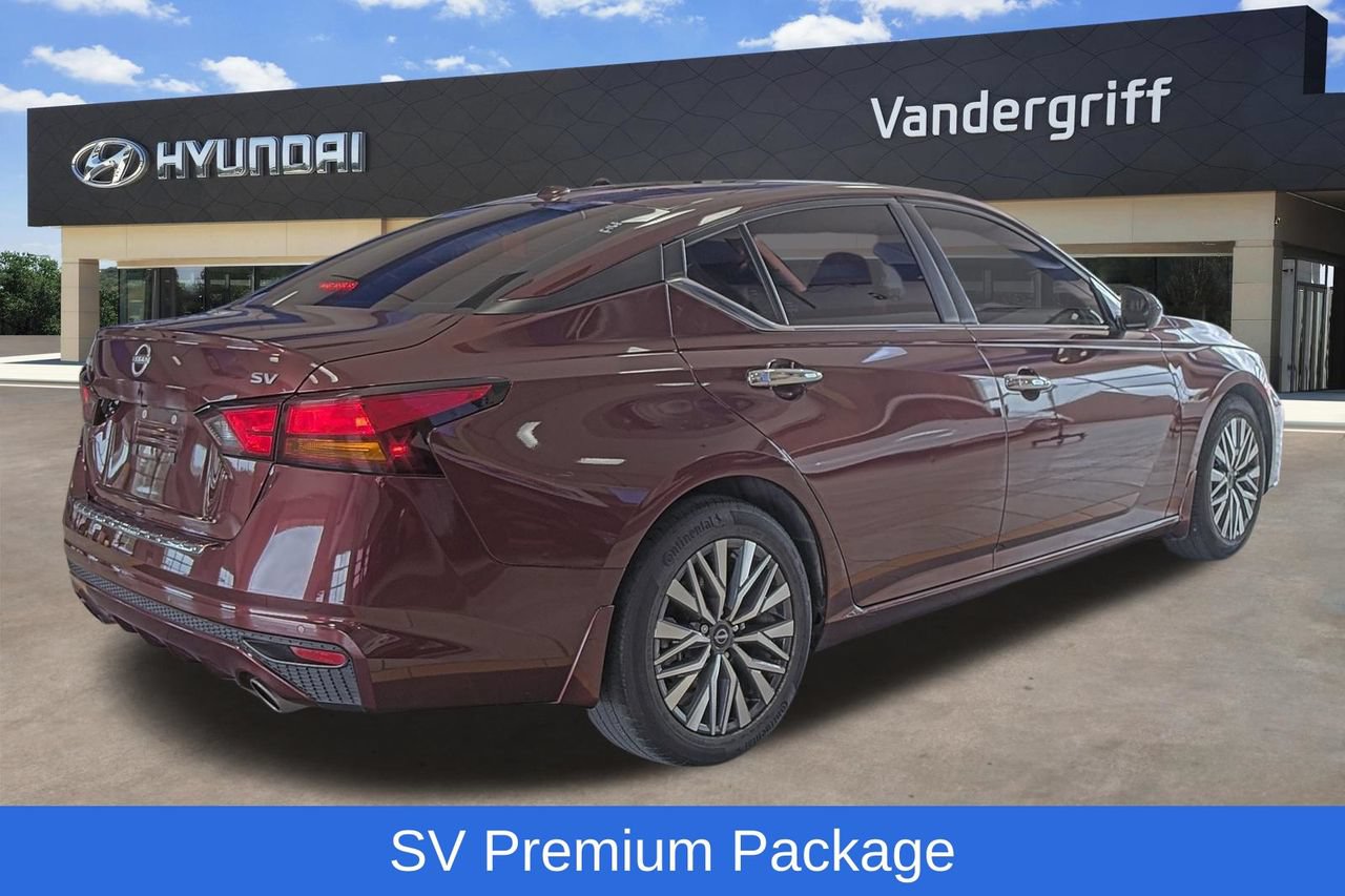 Used 2023 Nissan Altima 2.5 SV w/ SV Premium Package FWD image 3