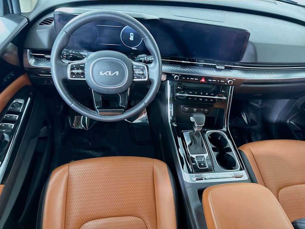 Used 2024 Kia Carnival SX Prestige image 4