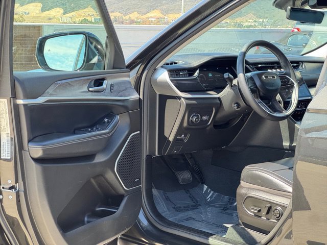 Used 2023 Jeep Grand Cherokee L Limited w/ Luxury Tech Group II AWD/4WD image 8