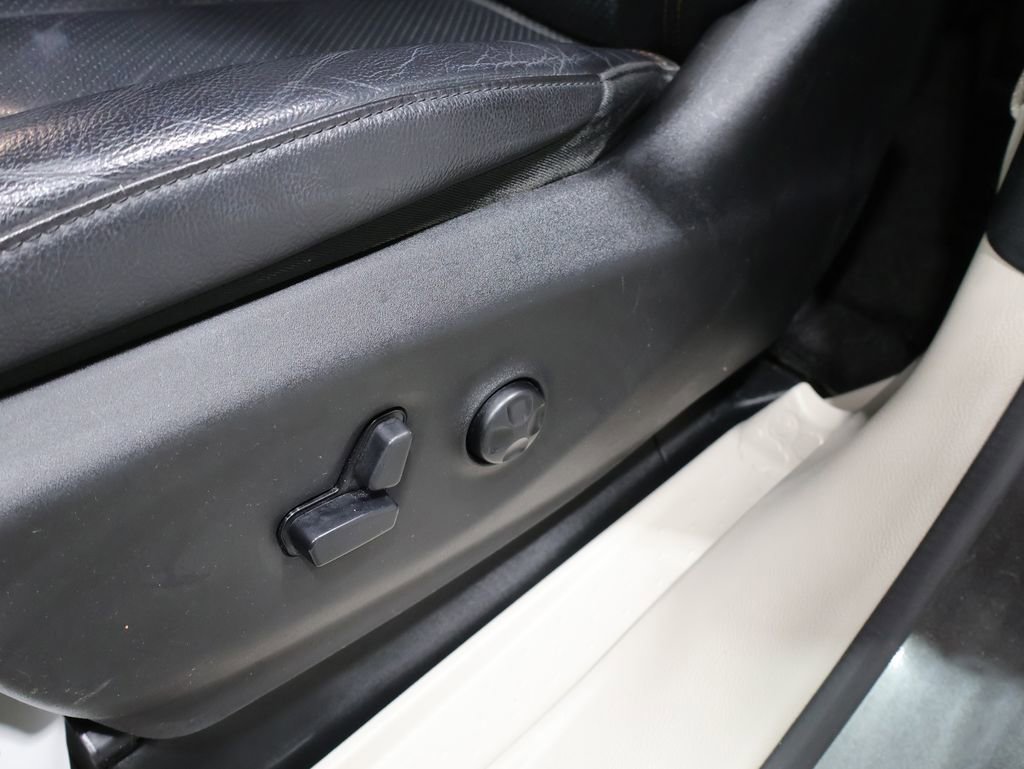 Used 2018 Chrysler Pacifica Touring-L Plus FWD image 12