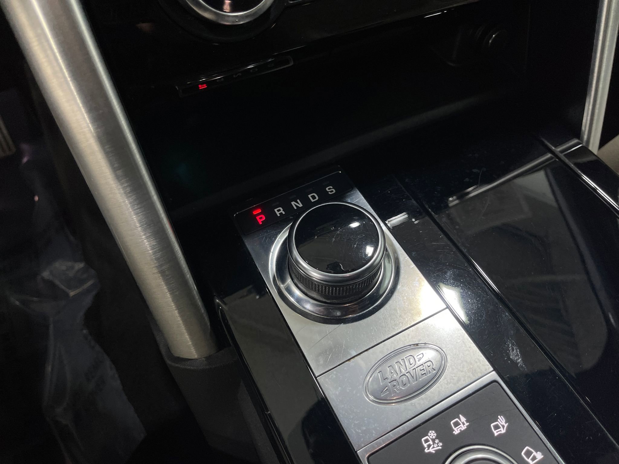 Used 2018 Land Rover Discovery HSE AWD/4WD image 29