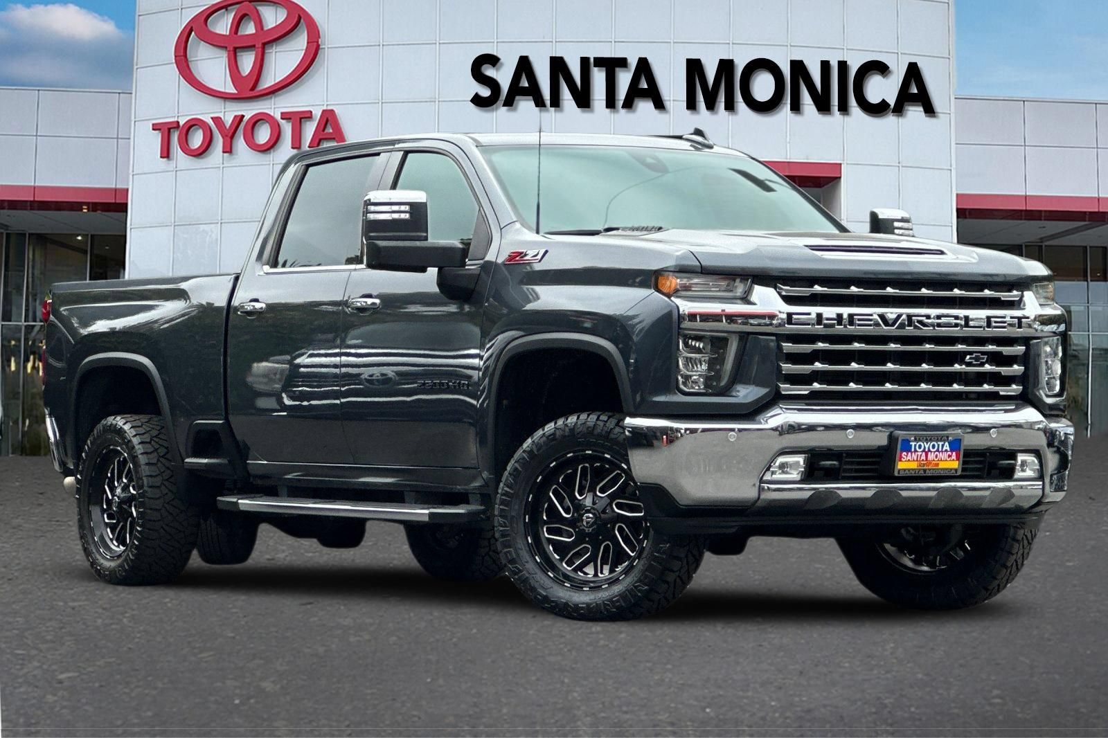 Used 2020 Chevrolet Silverado 2500 LTZ w/ LTZ Plus Package RWD image 2