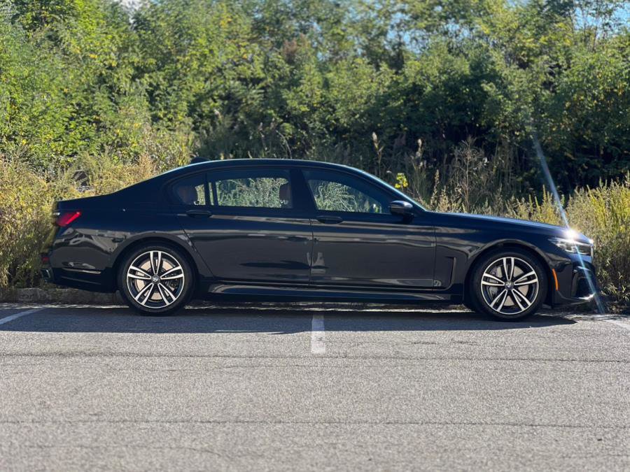 Used 2022 BMW 750i xDrive w/ M Sport Package image 9