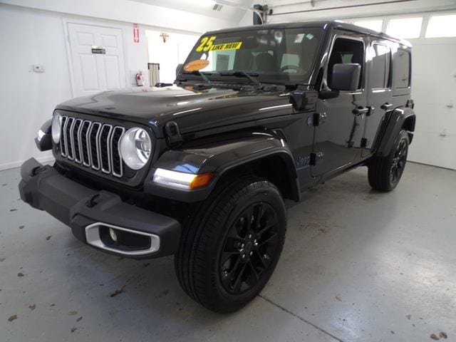 Certified 2025 Jeep Wrangler Unlimited Sahara w/ Safety Group image 16