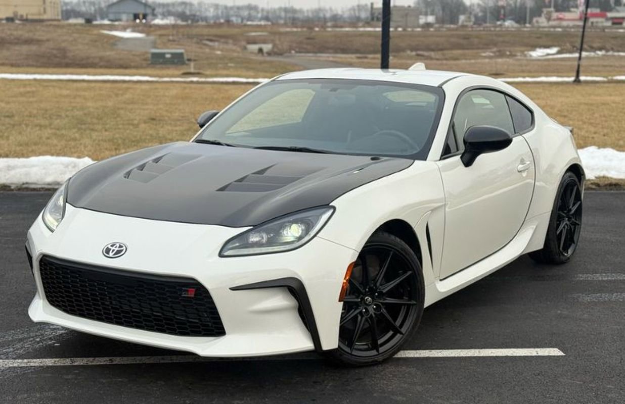Used 2024 Toyota GR86 Premium image 1