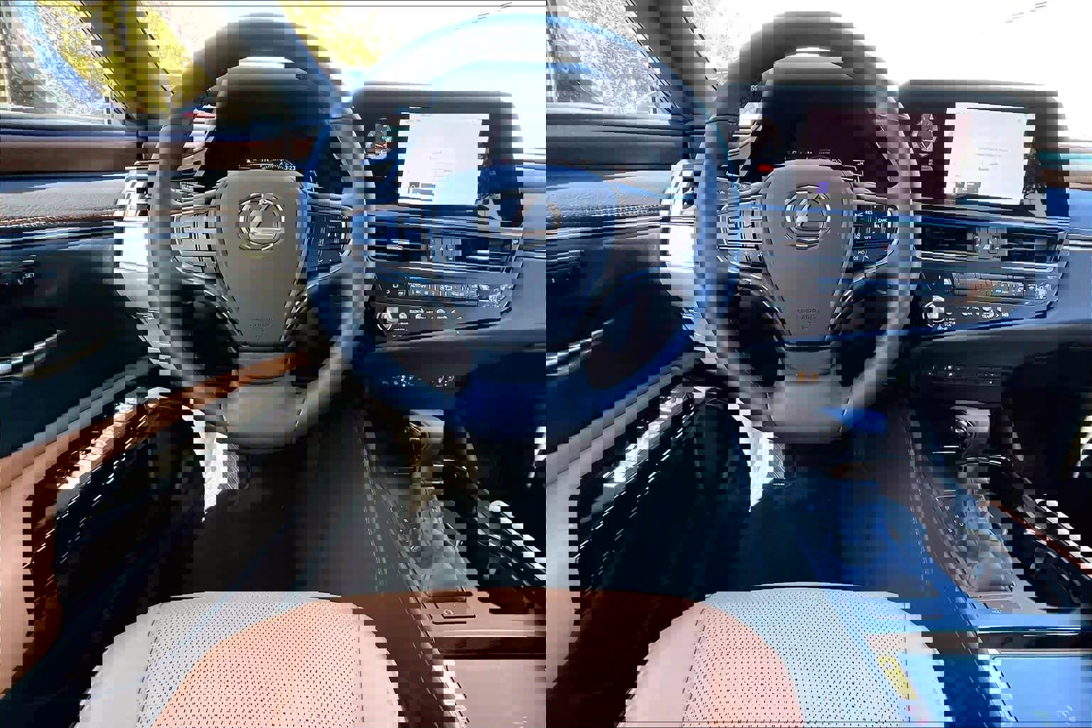 Used 2025 Lexus ES 350 w/ Premium Package image 6