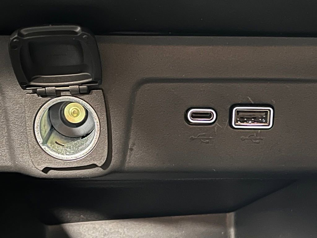 Used 2025 Chevrolet Trax LT image 32