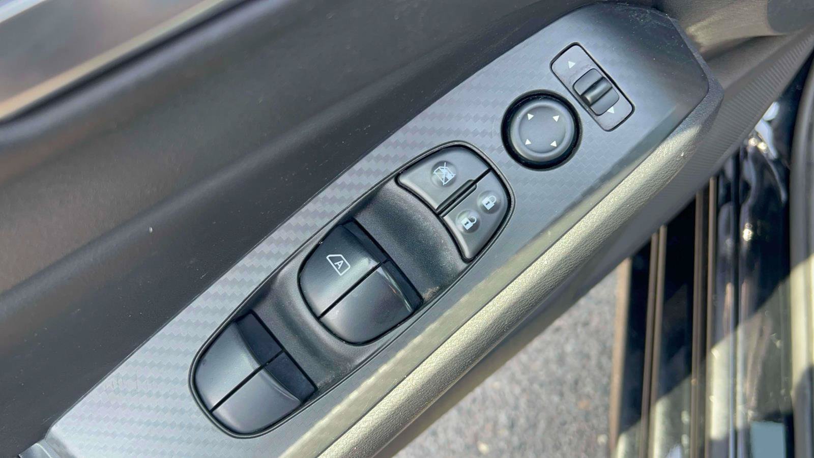 Used 2024 Nissan Altima 2.5 SV w/ SV Premium Package AWD/4WD image 22