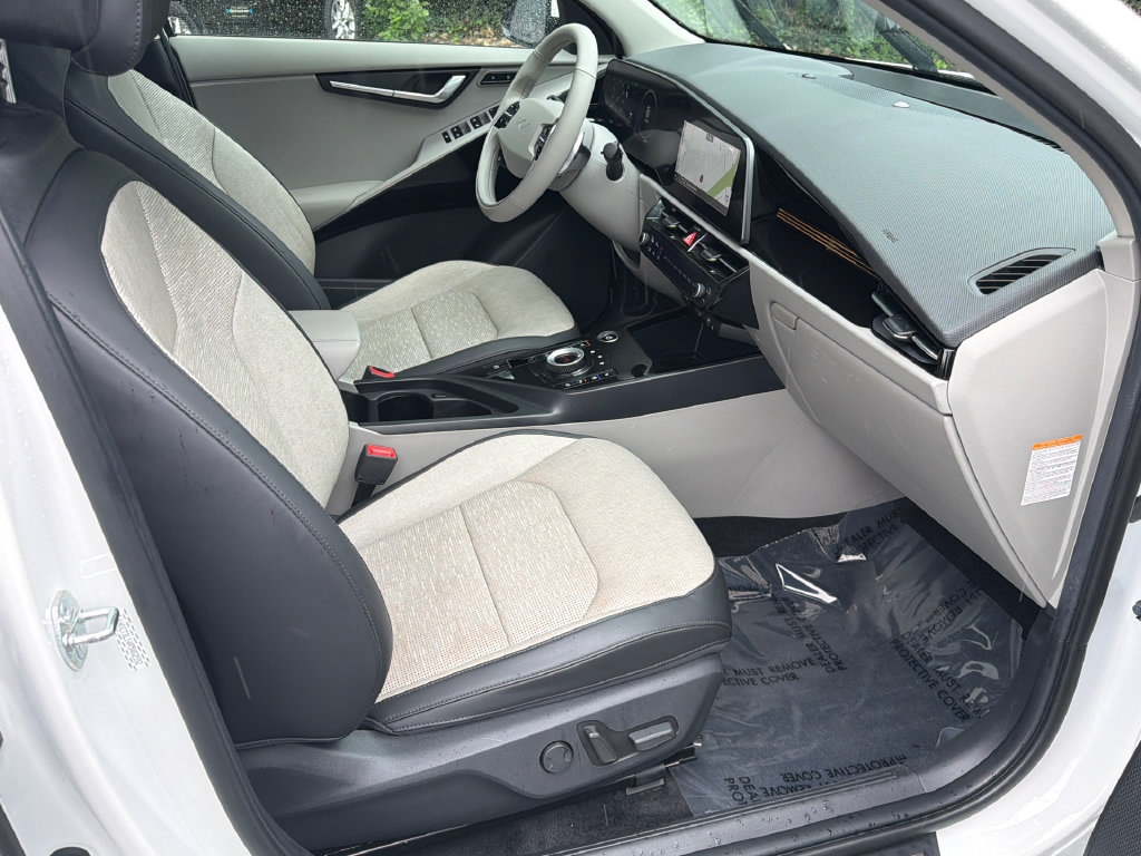Certified 2024 Kia Niro Wave w/ Wave Preserve Package FWD image 10