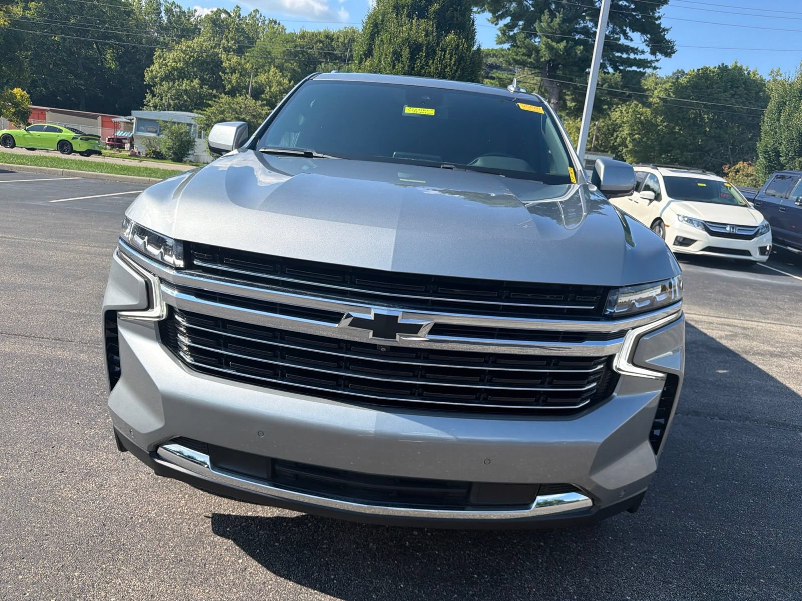 Used 2024 Chevrolet Suburban LT w/ Luxury Package AWD/4WD image 8