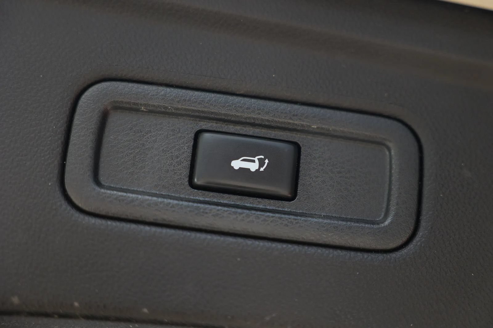 Used 2011 INFINITI FX35 2WD w/ Premium Pkg image 16