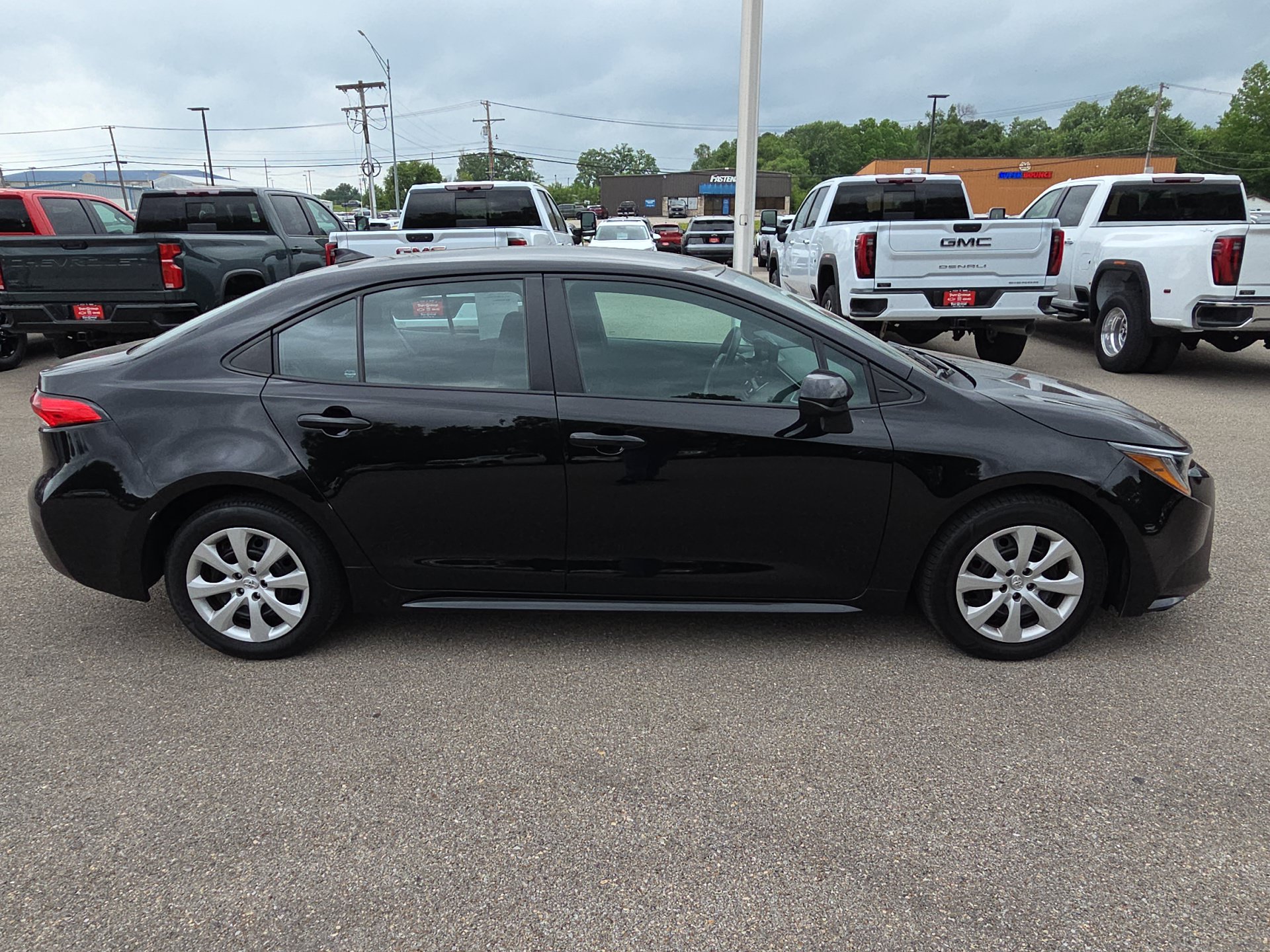 Used 2024 Toyota Corolla LE FWD image 9