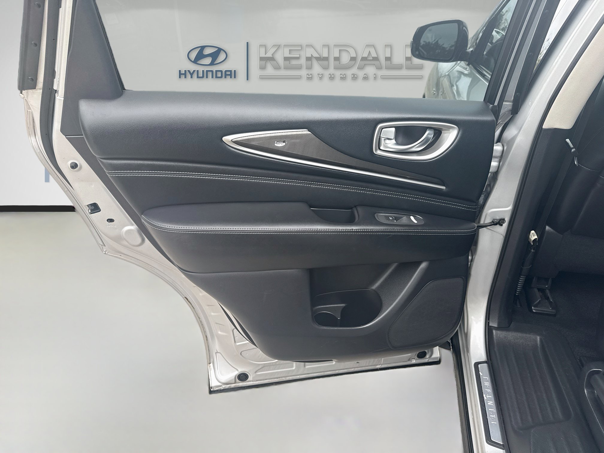 Used 2017 INFINITI QX60 Luxe w/ Premium Package AWD/4WD image 23