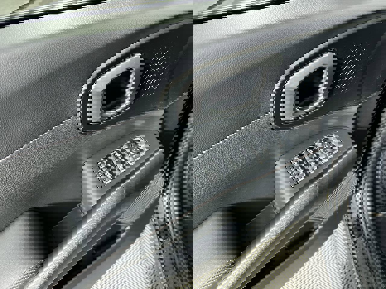 Used 2022 Kia Sorento S image 14