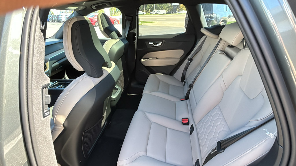 New 2027 Volvo XC60 B5 Plus AWD/4WD image 10