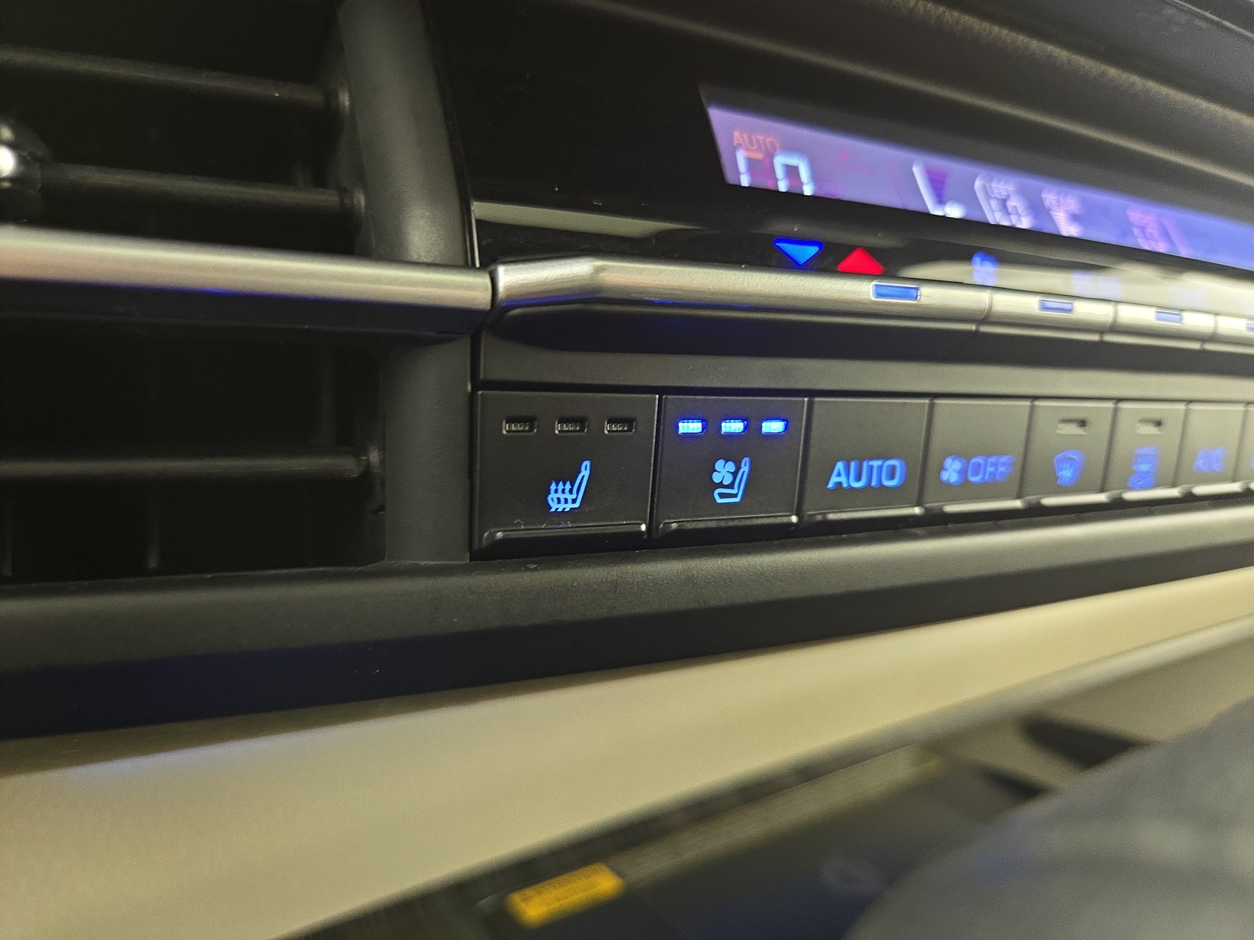 Used 2021 Toyota Sienna Platinum FWD image 29