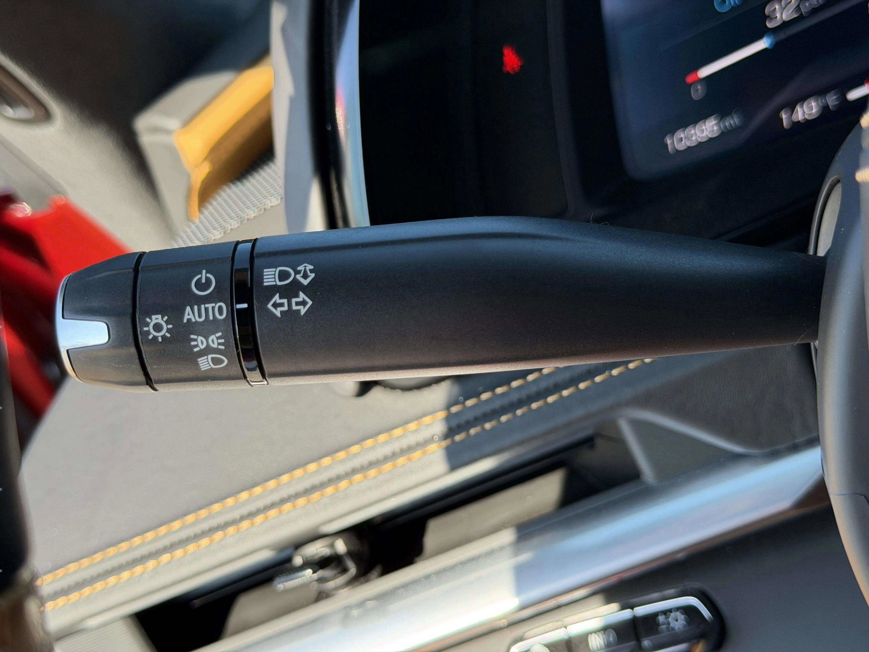 Used 2022 Chevrolet Corvette Stingray Premium Cpe w/ Z51 Performance Package image 29