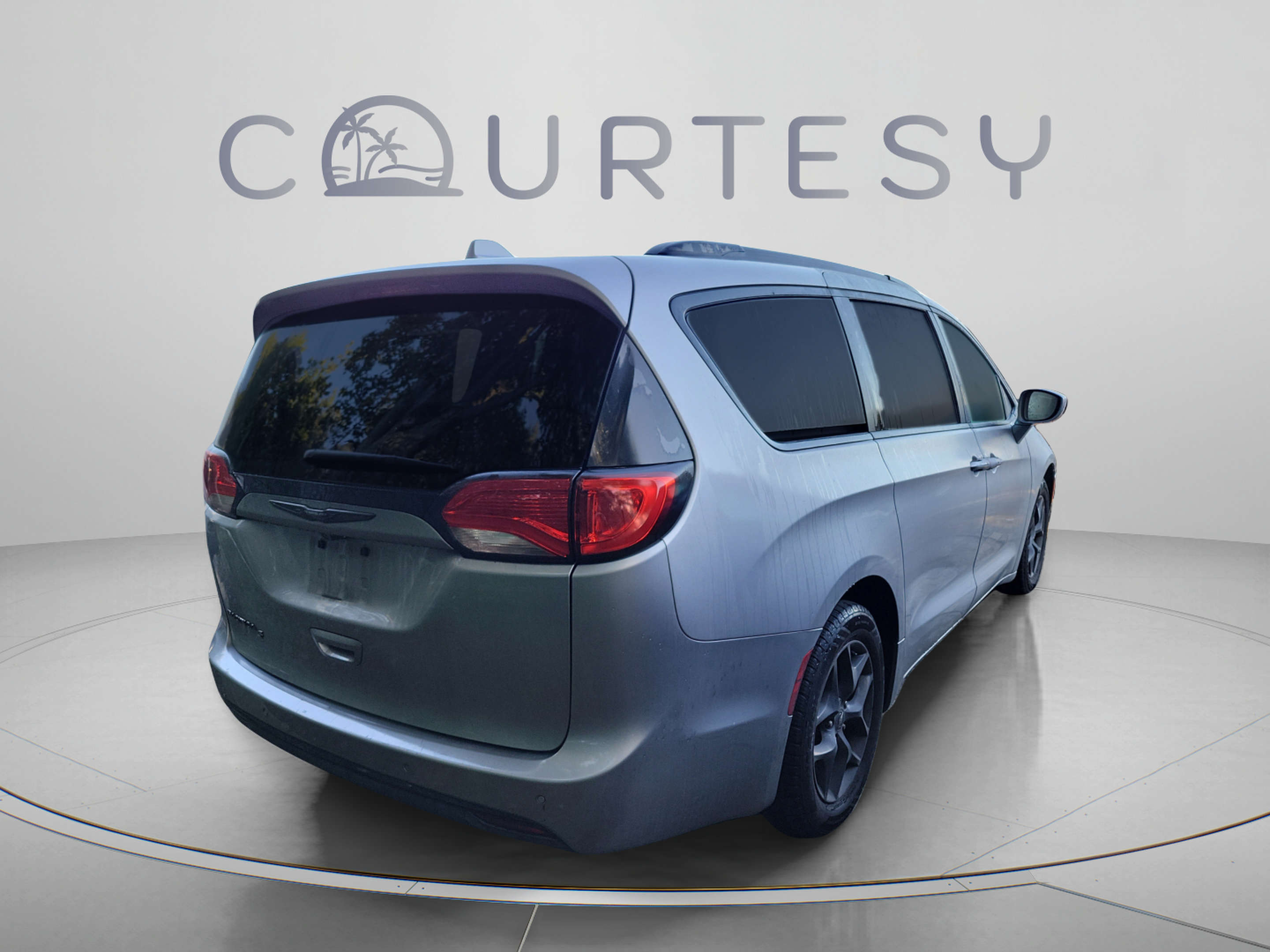 Used 2019 Chrysler Pacifica Touring-L w/ S Appearance Package FWD image 3