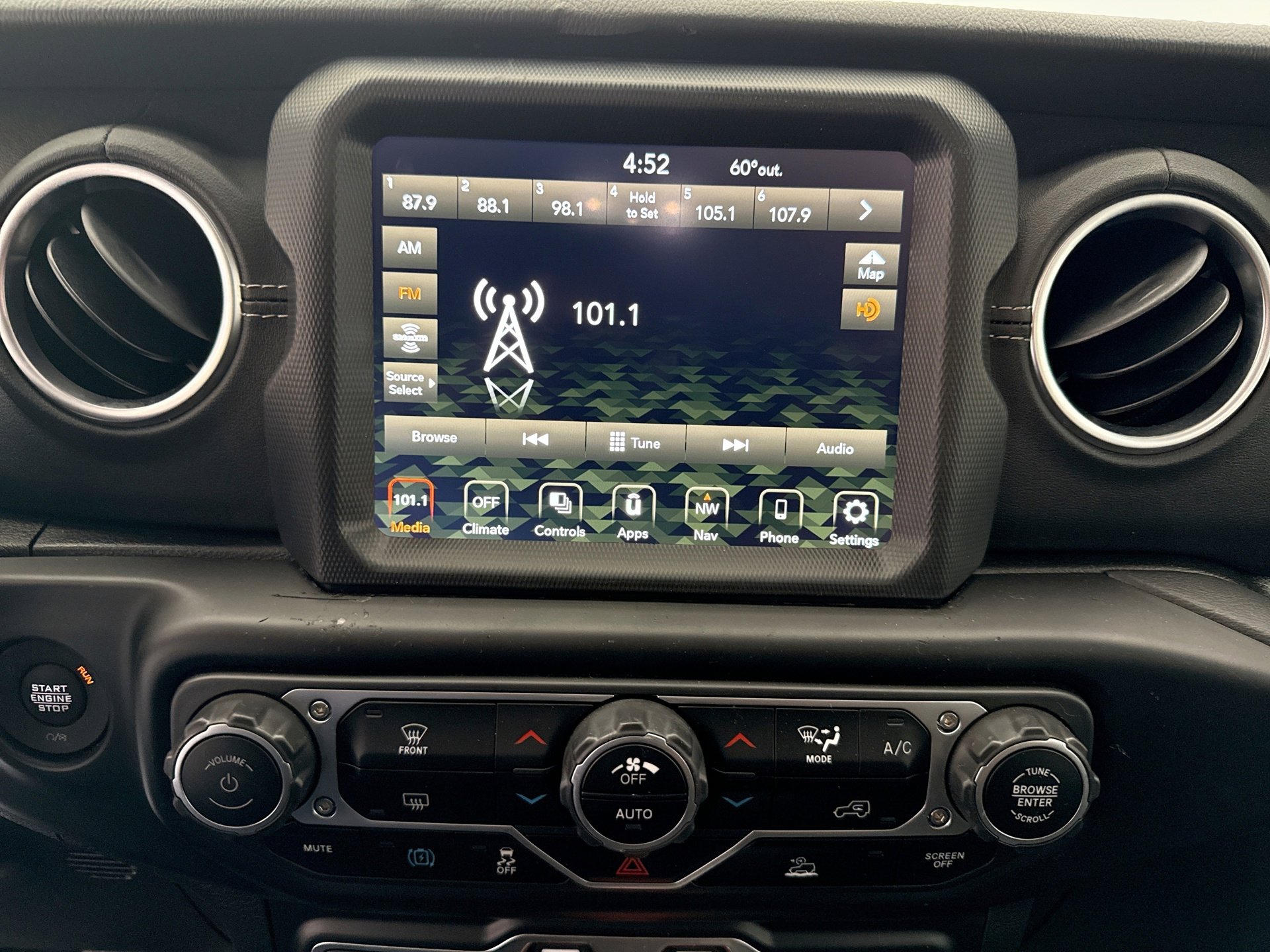 Used 2023 Jeep Wrangler Unlimited Sahara image 14