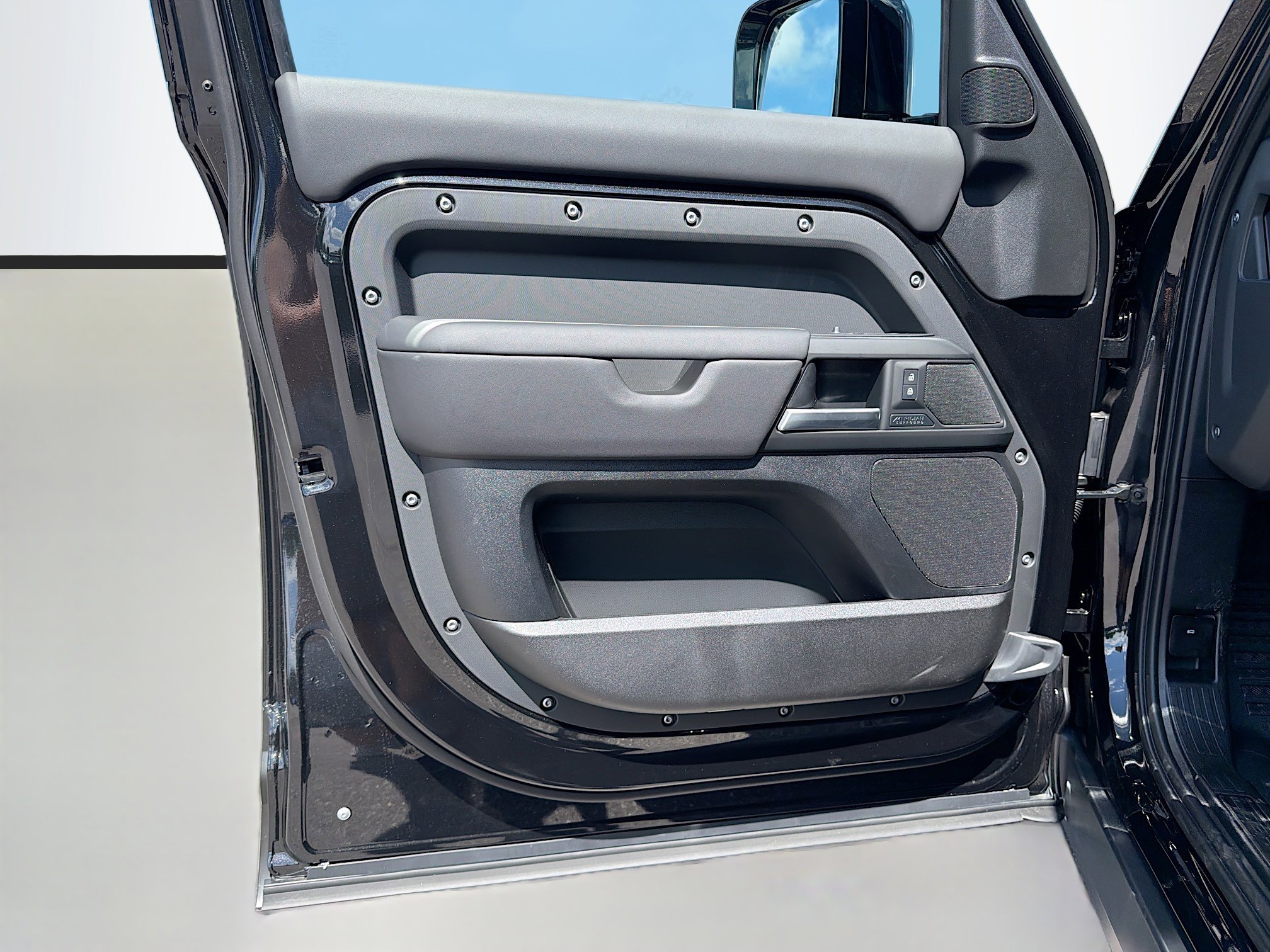 New 2026 Land Rover Defender 110 X-Dynamic SE AWD/4WD image 22